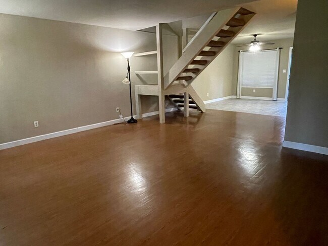 Building Photo - MOVE IN SPECIAL $250 OFF FIRST MONTH'S REN...