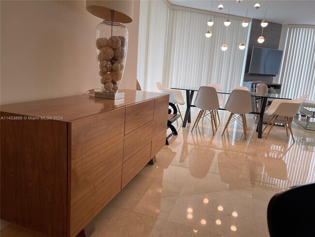 Foto del edificio - 250 Sunny Isles Blvd