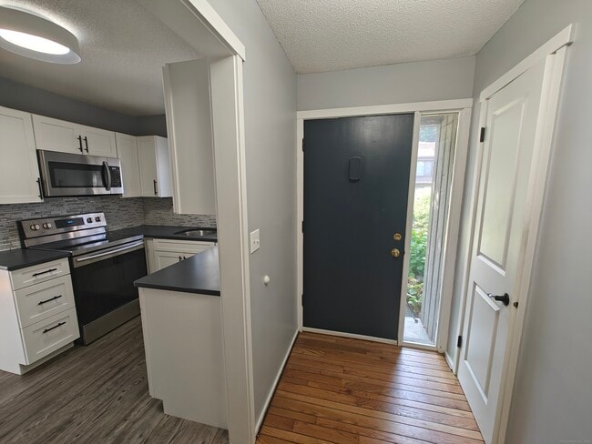 Building Photo - 351 Heritage Vlg
