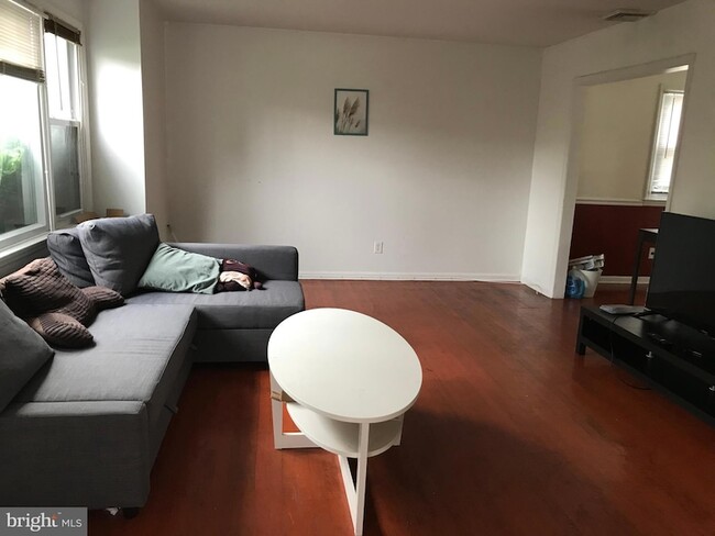 Building Photo - 215 Murray Rd