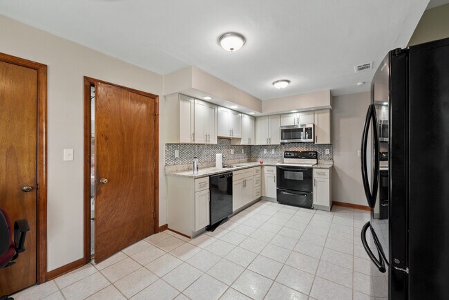 Building Photo - 2401 Hexall Ct