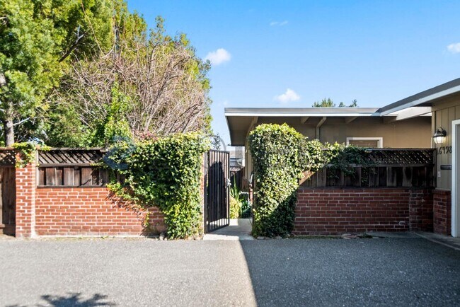 Foto del edificio - 16498 LG Almaden Road