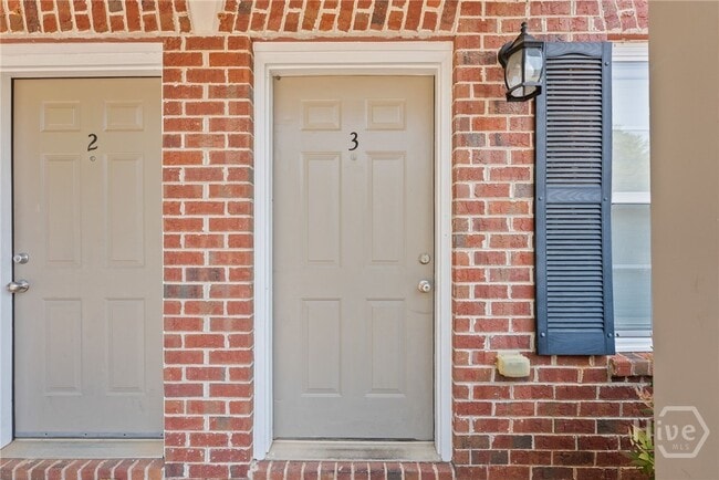 Building Photo - 460 Barnett Shoals Rd