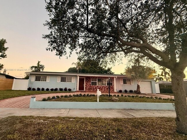 Photo - 9400 SW 193rd Dr House