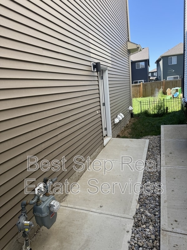 Building Photo - 12810-12113 113 Ave NW