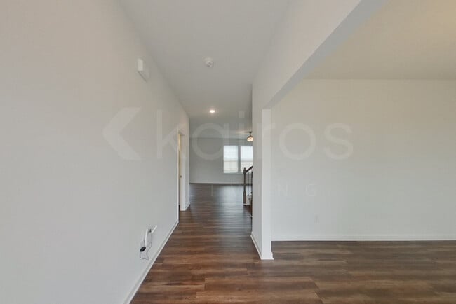Building Photo - 107 Silver Maple Ln