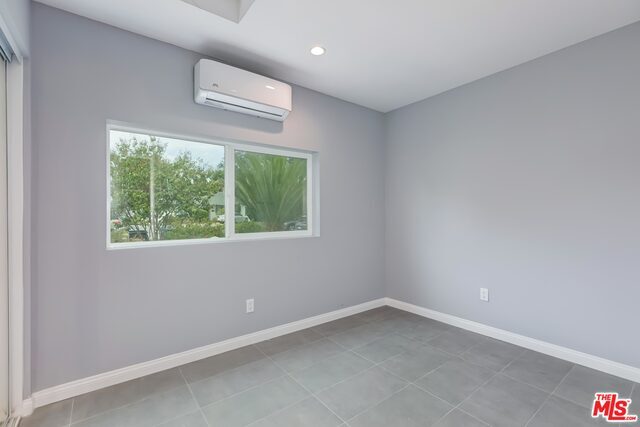 Foto del edificio - 16616 Osborne St