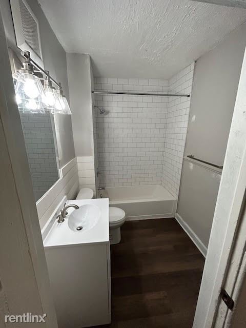 Foto del edificio - 1 br, 1 bath Townhome - 834-36 Sherman St ...