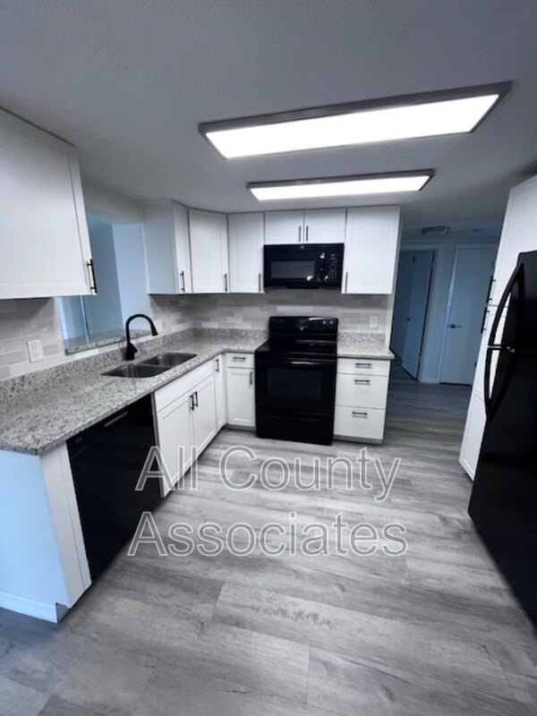 Foto del edificio - 7331 Parrot Dr