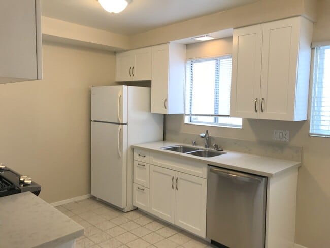 Building Photo - 1126 Cypress Ave