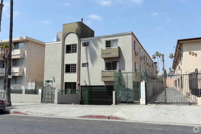 Building Photo - 943 Elden Ave