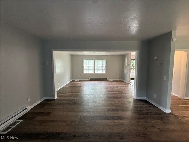 Building Photo - 9253 Edmunds Ave