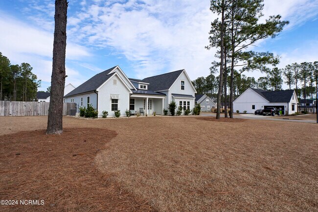 Building Photo - 849 Crown Pointe Dr