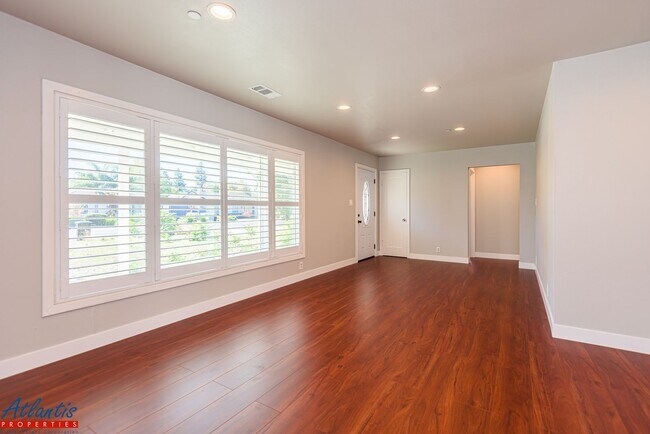 Foto del edificio - Gorgeous Cambrian Park Home