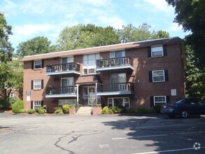 Building Photo - 99 Pleasant St