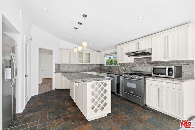 Foto del edificio - 20500 Archwood St
