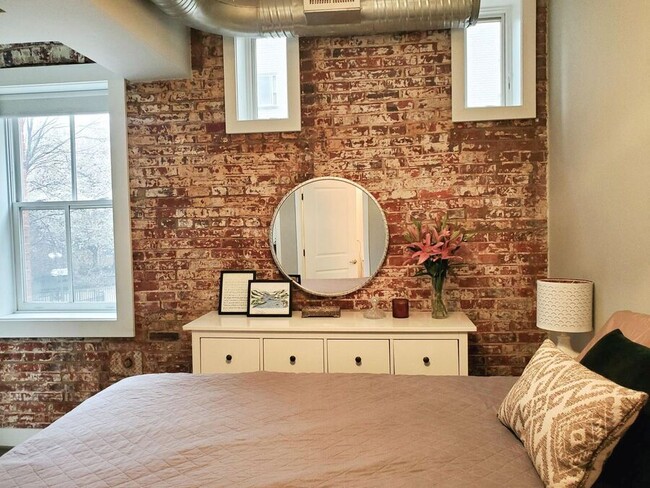 Building Photo - Luxury Loft + Carriage House and Rooftop i...