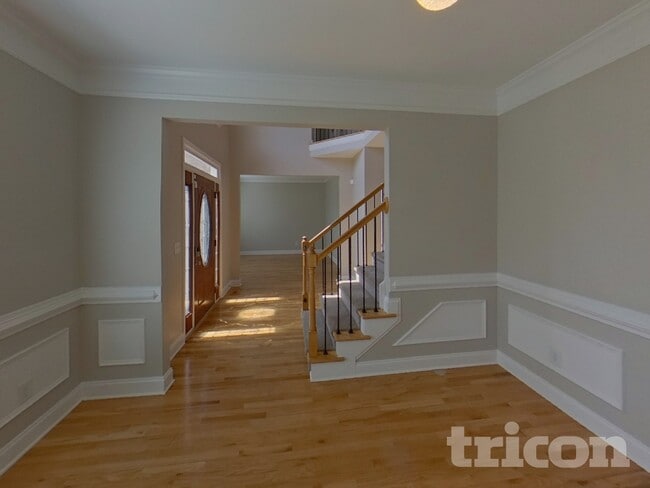 Building Photo - 2205 Washington Dr