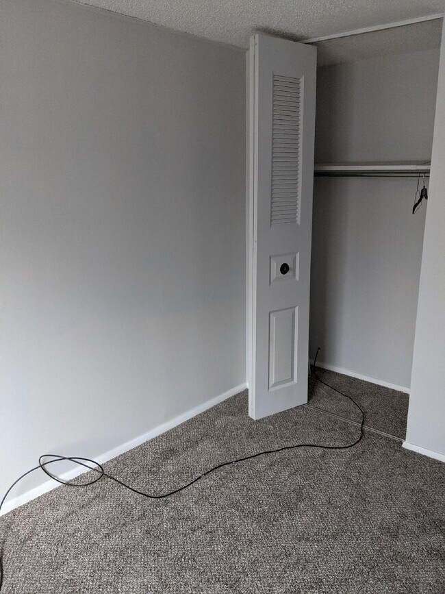 Foto del edificio - 8236 Knights Bridge Rd