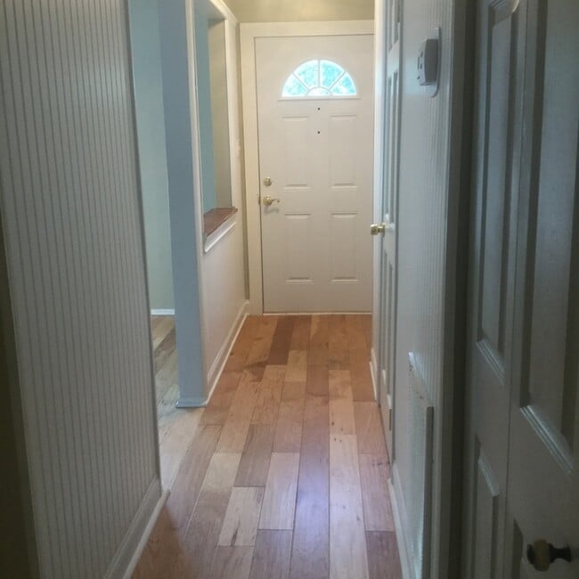 Building Photo - TOWNHOUSE  IN GREAT  NORTH RALEIGH LOCATIO...