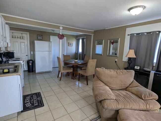 Foto del edificio - 8483 N W Lone Pine Rd