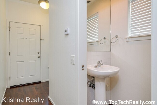 Foto del edificio - 3 br, 2.5 bath House - 2256 NW Redelfs Way