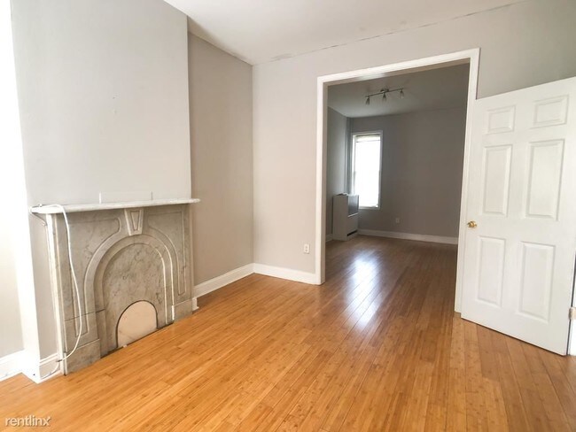 Building Photo - 5 br, 2.5 bath Apartment - 2035 W Oxford St
