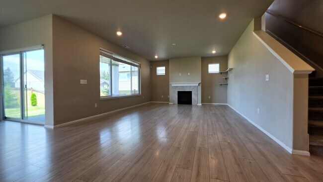Foto del edificio - Bright & Beautiful 5 Bedroom 3 Bathroom