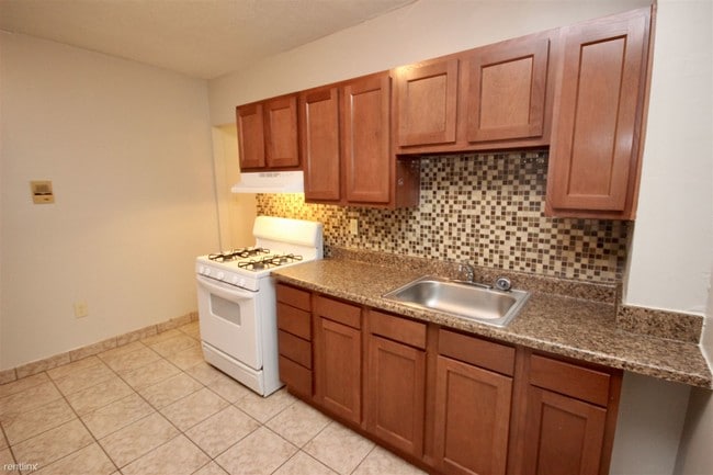 Foto del edificio - 1 br, 1 bath Apartment - 1937 Delaware Ave