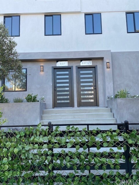 Building Photo - 837 N Harvard Blvd