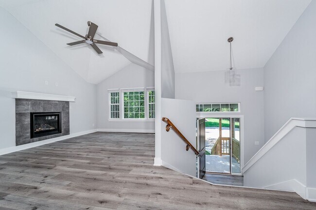 Foto del edificio - Move-In Ready 4-Bedroom Beauty with Modern...