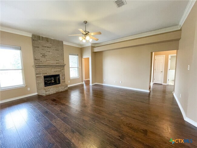 Building Photo - 1140 Cherry Hill