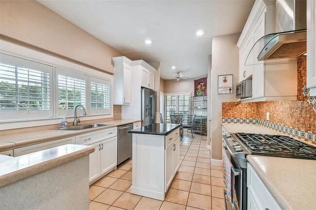 Foto del edificio - 4941 Bayshore Blvd