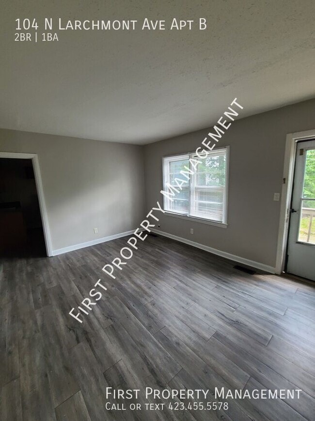 Building Photo - 104 Larchmont Ave