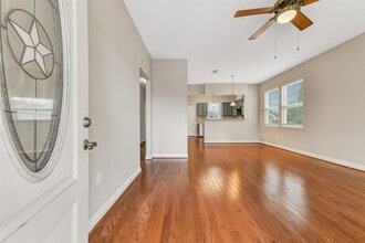 Building Photo - 4418 N Live Oaks Cir
