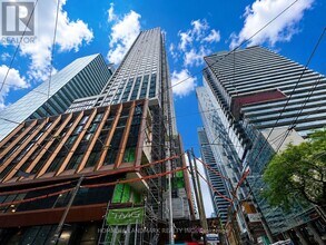 Building Photo - 400 King St W