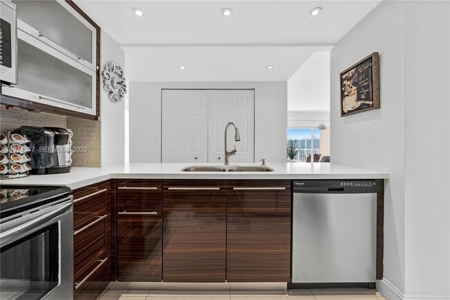 Building Photo - 1985 S Ocean Dr