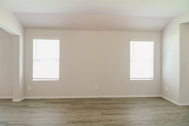 Building Photo - 2457 Bull Trout Dr