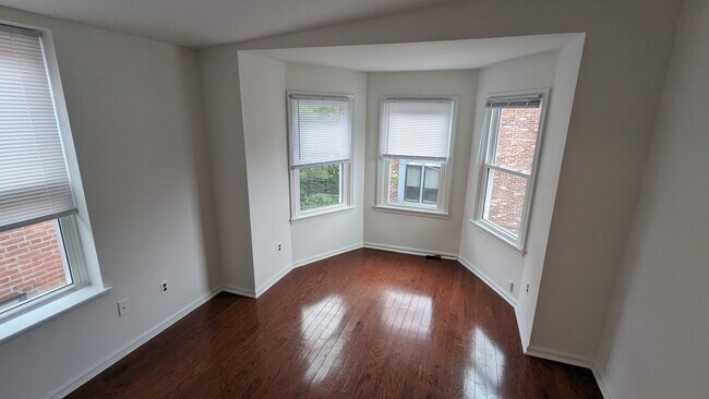 Building Photo - 724 S 16th St