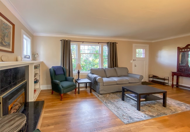 Foto del edificio - Lovely 4 Bedroom Furnished Home SW Portland