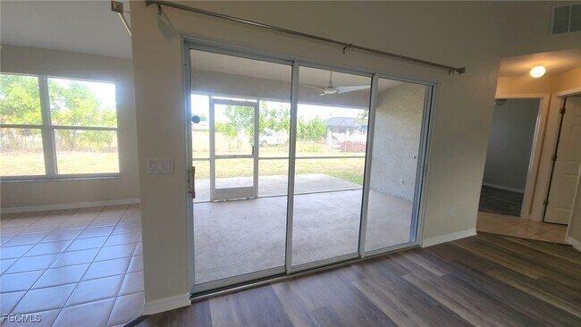 Building Photo - 923 SW 33rd Terrace