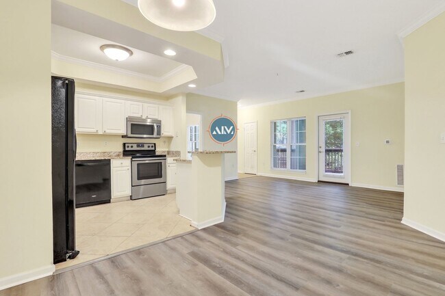 Foto del edificio - Luxurious Two-Bedroom Condo at Summer Hous...