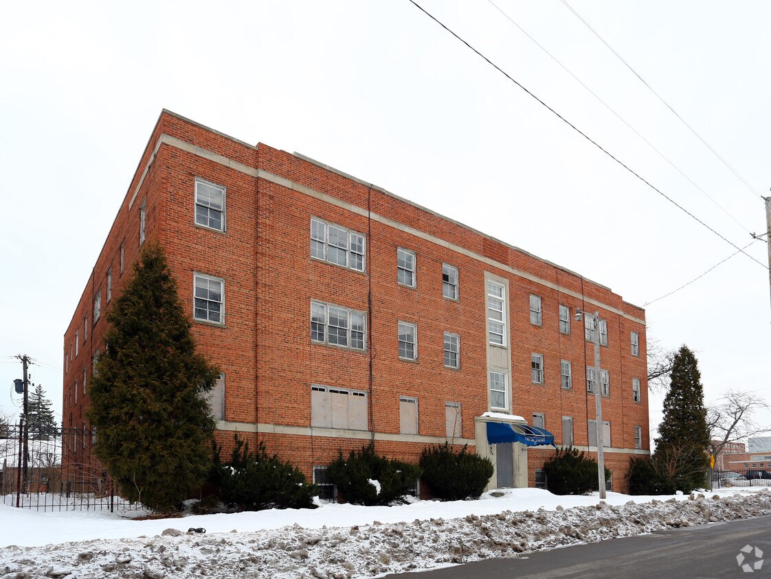 Primary Photo - Mae Park Square Apartments
