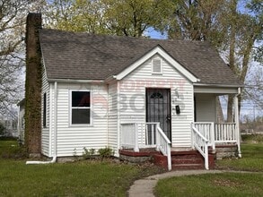 Building Photo - 904 Idaho St