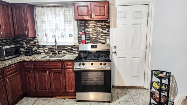Kitchen - 8 Van Nostrand Ave