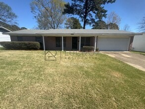 Building Photo - 2242 Castle Hill Dr
