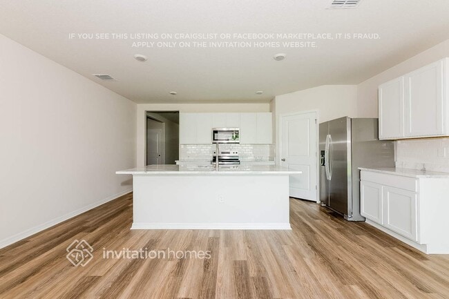 Building Photo - 8017 Majestic Palms Ct