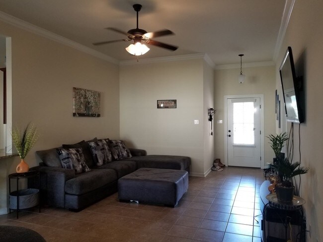 Building Photo - 3 br, 2 bath House - 643 Riverscape