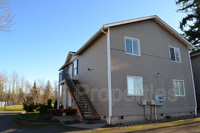 Building Photo - 3233 Racine St