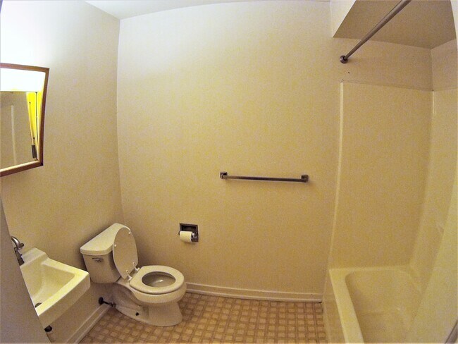 bathroom - 2 E Washington Ave